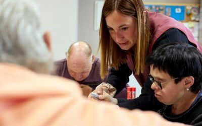 Col·laboració de valor social a Catalunya en Miniatura: Persones amb discapacitat de la Fundació Sant Tomàs pintaran les figuretes en miniatura.